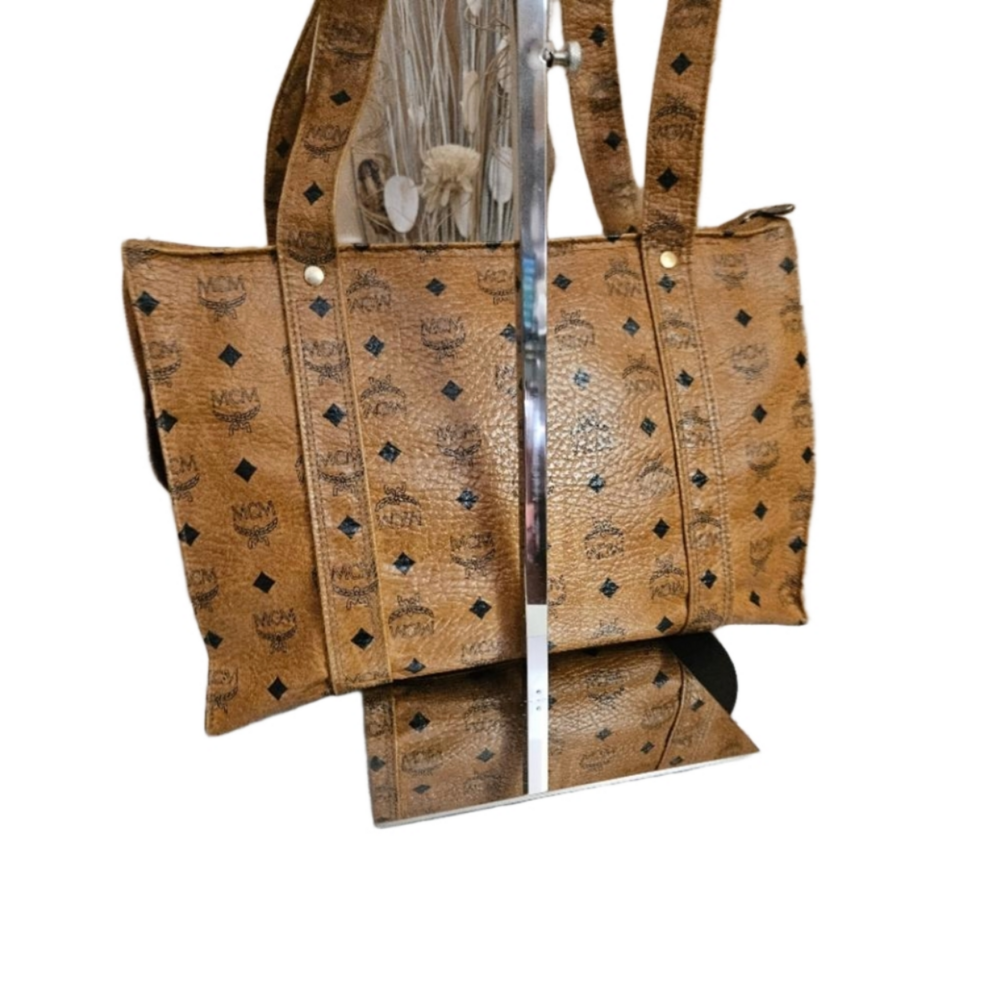 💘💯MCM Leather Shoulder Bag😃😄 - Picture 3 of 11